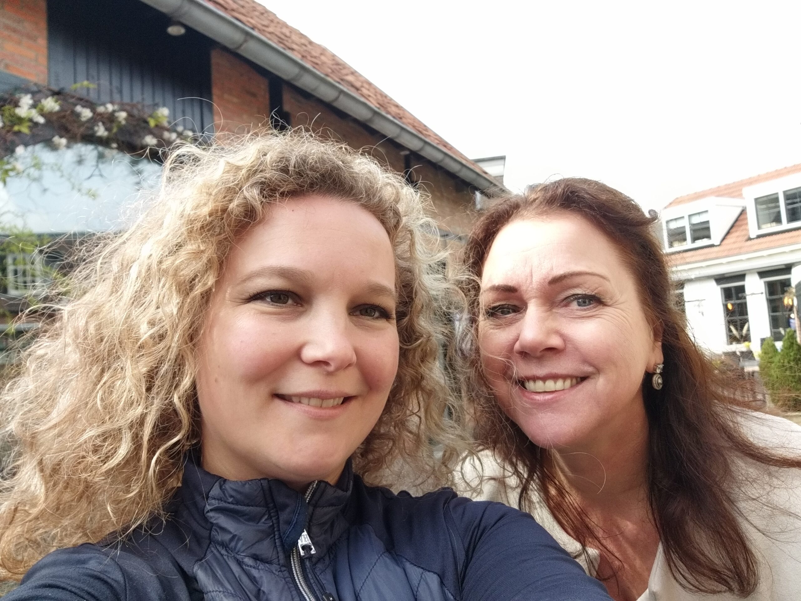 Eva van de Burgt en Ingrid Pegge in Ootmarsum